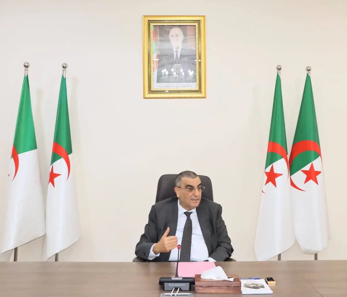 公共工程部长主持了一次专门跟进铁路项目的协调会议