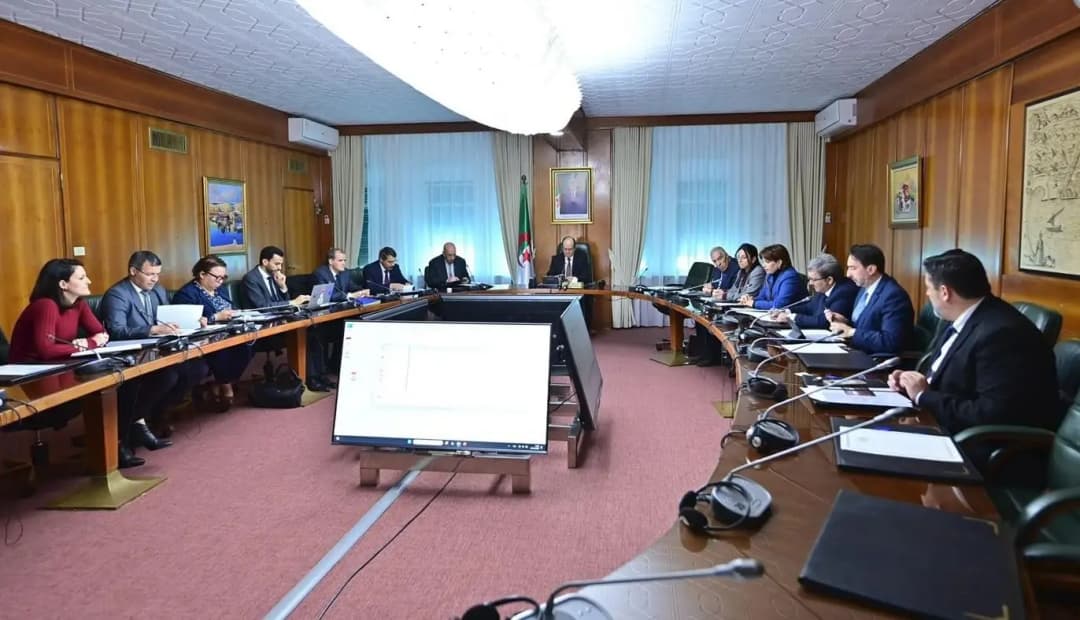 总理主持联合部长会议，研究国家电影战略