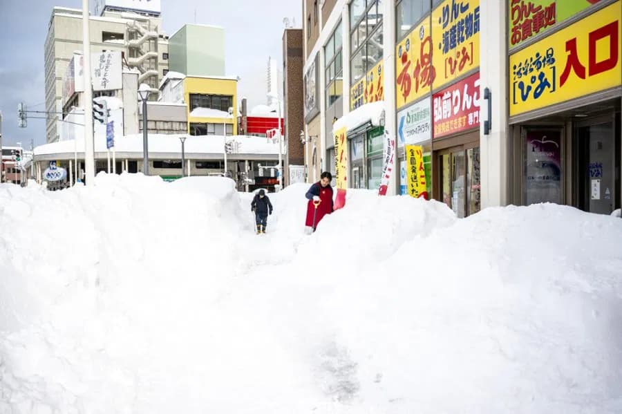 日本：罕见强降雪已致30人死亡