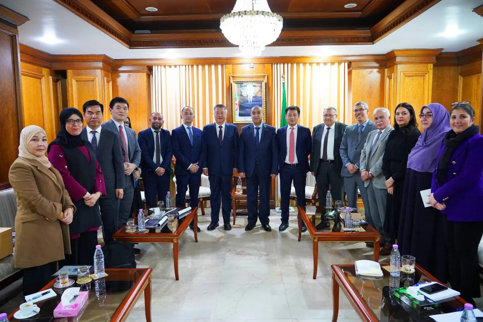 能源：阿贾尔部长会见中国“华为”公司代表团