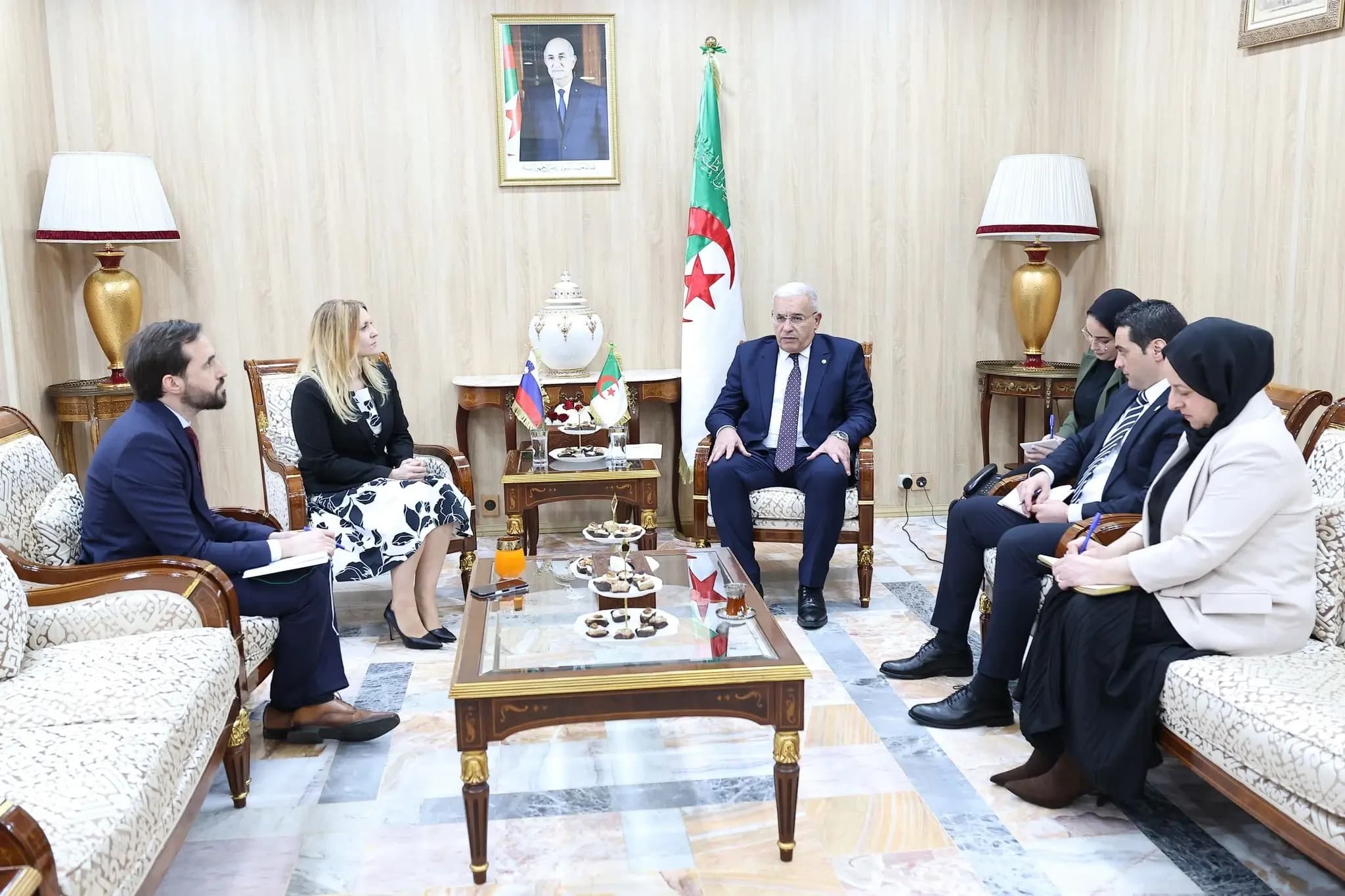 布加利会见斯洛文尼亚驻阿尔及利亚大使 乌尔斯卡·克兰伯格·门达克