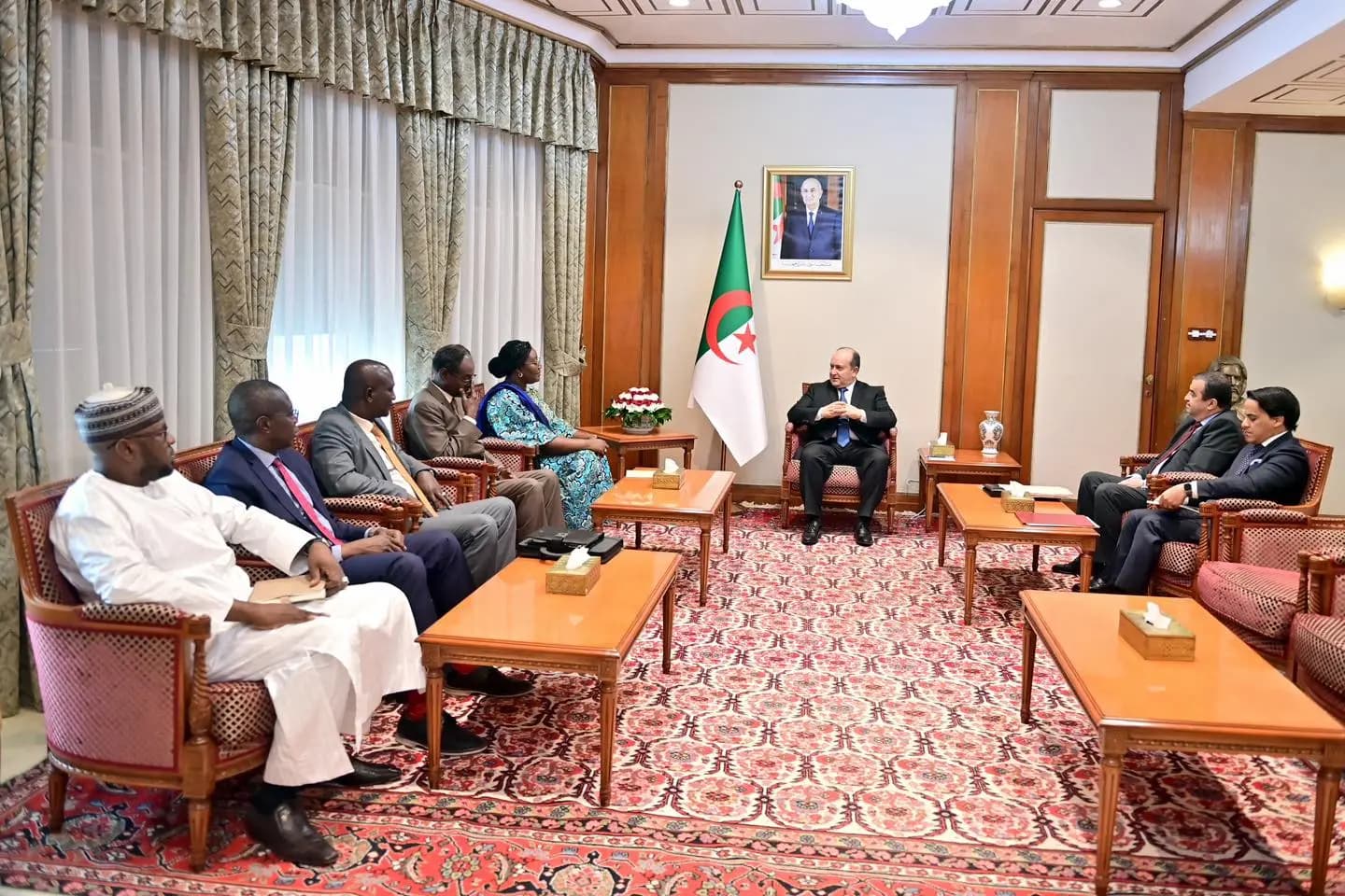 喀里布（ M. Sifi Ghrieb ）先生会见乍得石油、矿产与地质部长