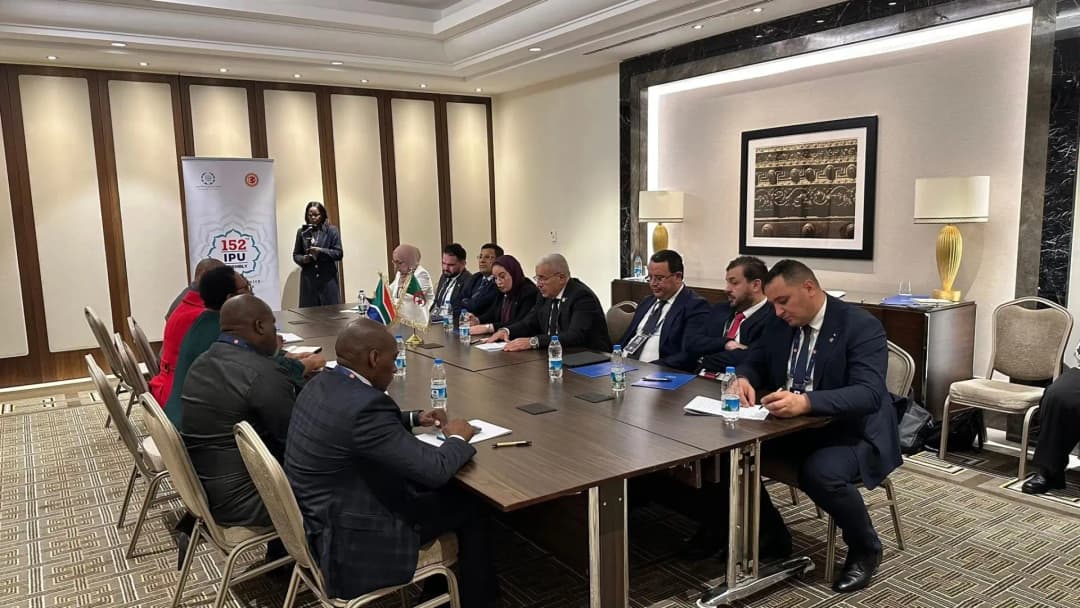 布加利在土耳其与南非共和国国民议会议长举行会谈