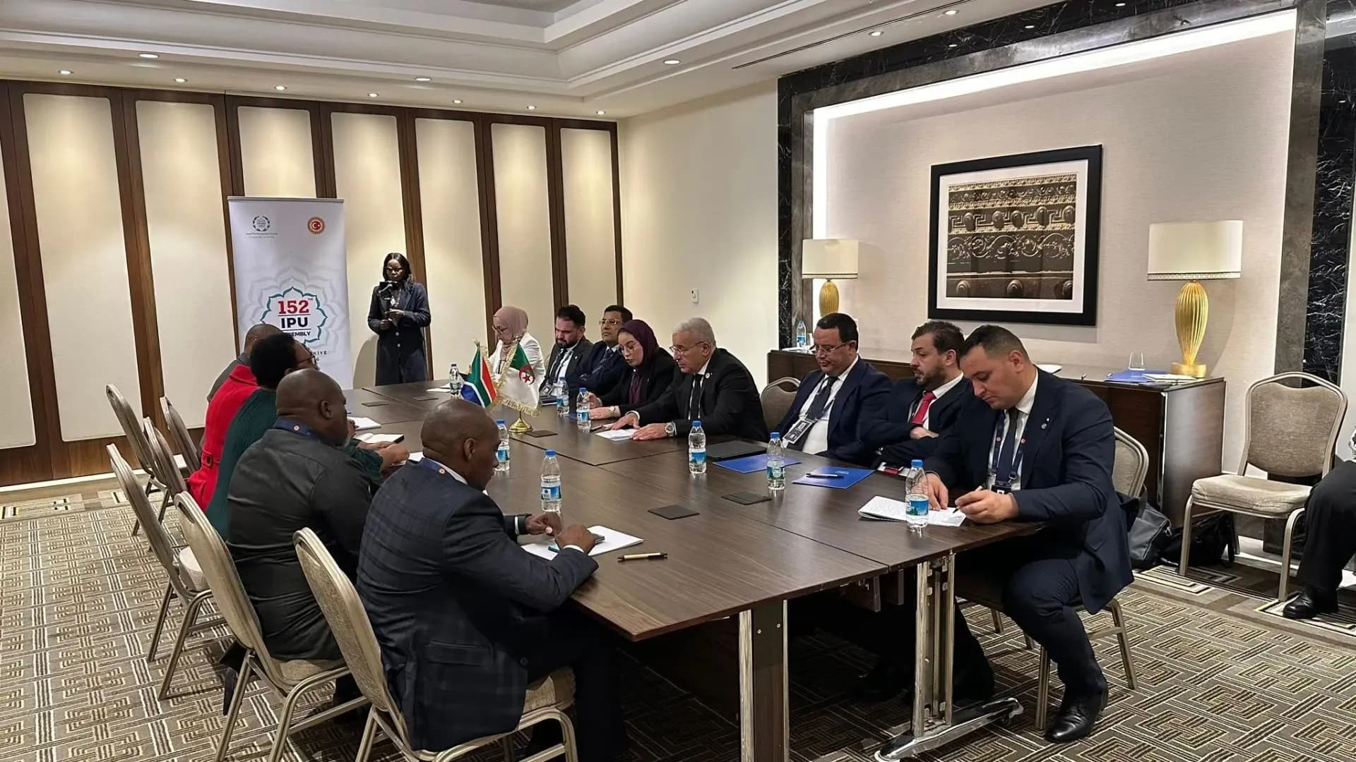 布加利在土耳其与南非共和国国民议会议长举行会谈