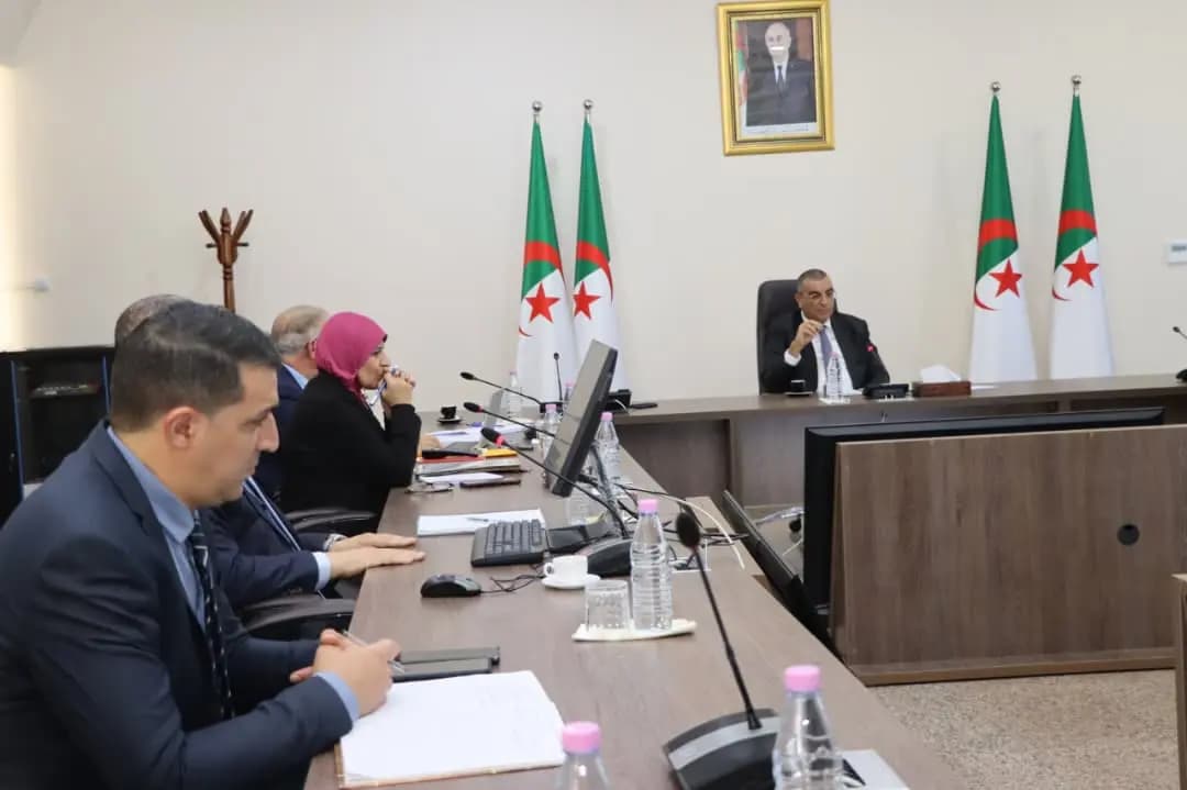 强调必须在年底前完成西矿线项目