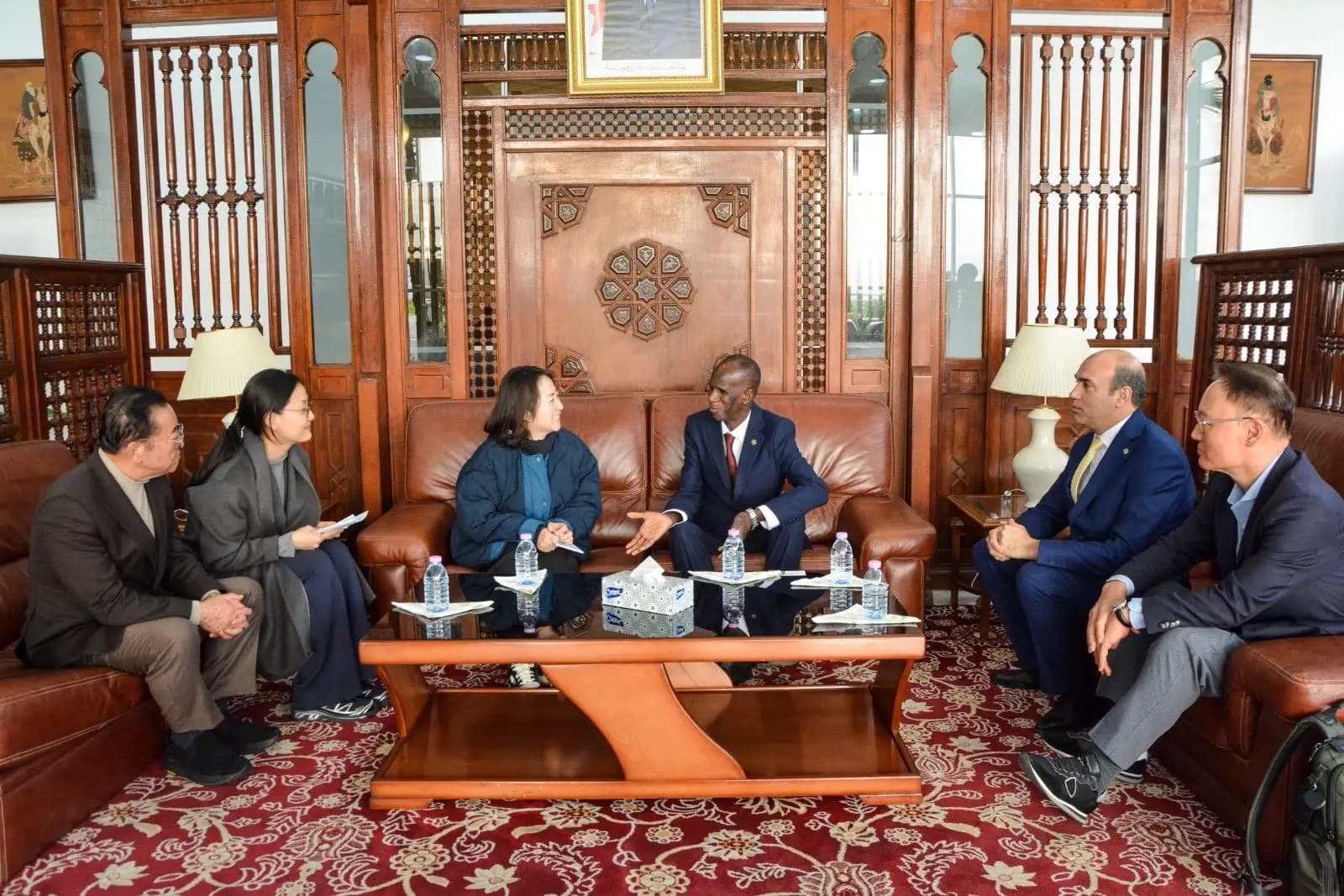 来自大韩民国的议会代表团对阿尔及利亚进行正式访问