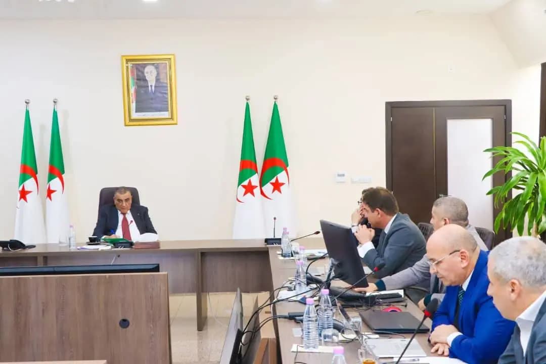 加拉维先生主持会议跟进非洲开发银行对阿格瓦特—盖尔达耶—迈尼亚铁路项目的融资程序