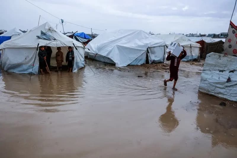 降雨导致加沙地带百分之90的安置中心和帐篷被淹