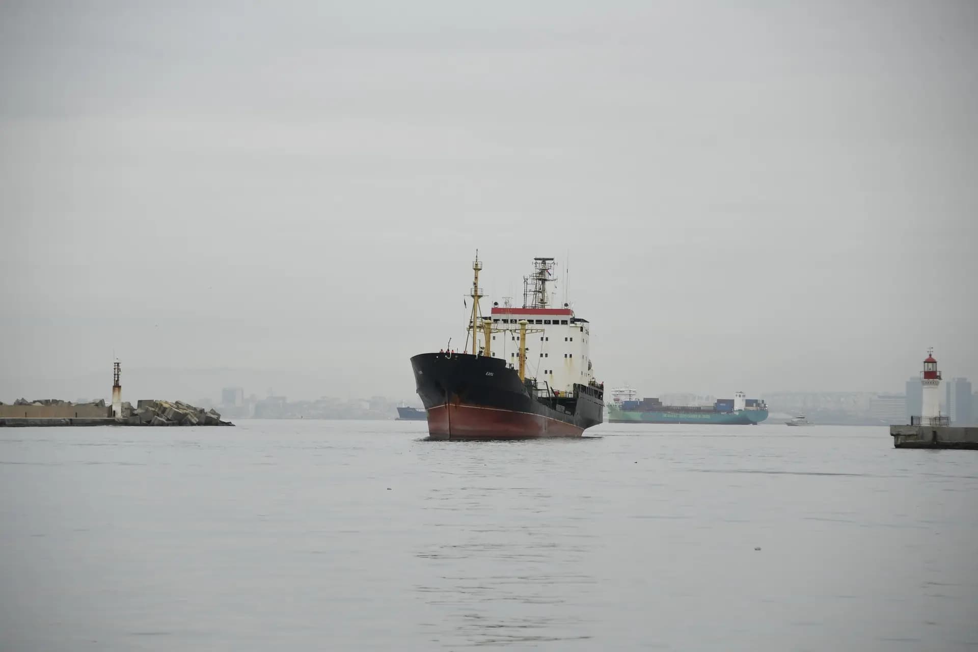 俄罗斯北方舰队舰艇编队停靠阿尔及尔港