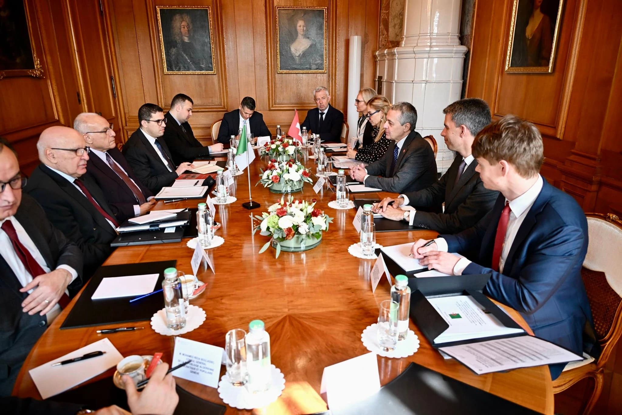 阿塔夫在伯尔尼与瑞士外长举行会谈