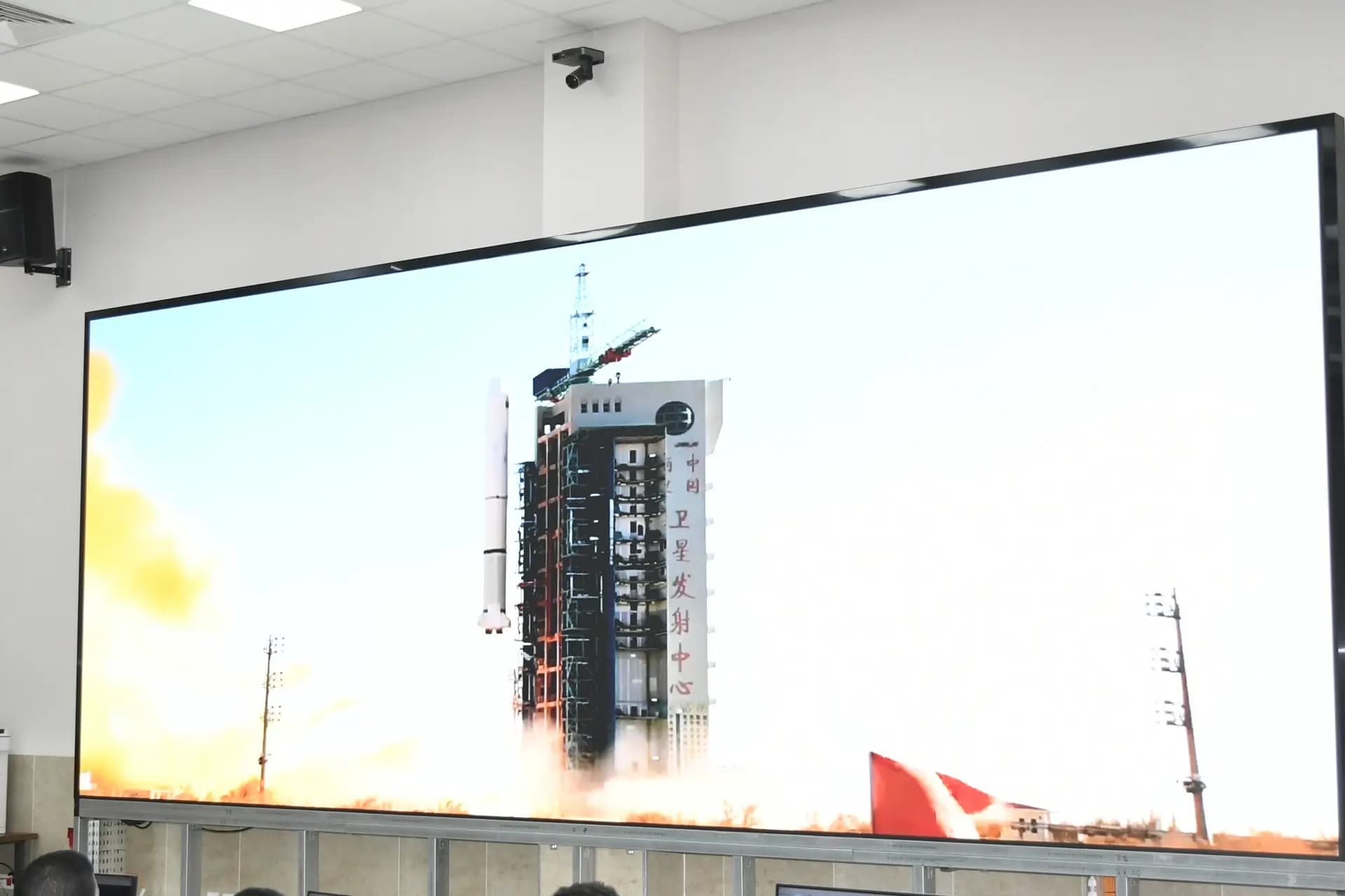 陆军上将赛义德·查内格里哈监督“Alsat-3A”卫星发射