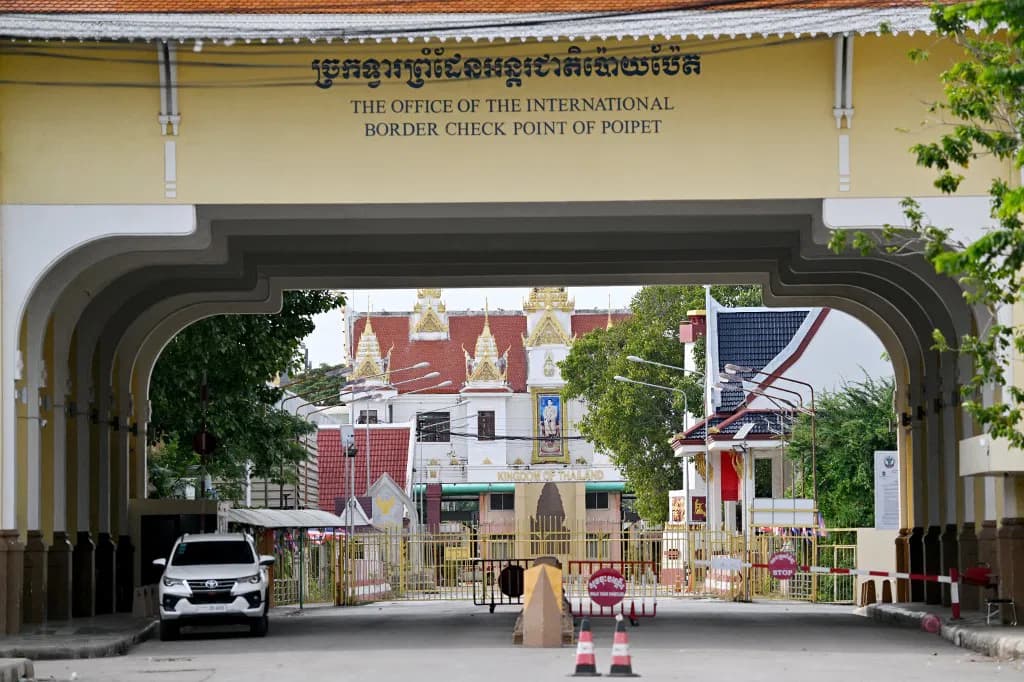 泰国因与柬埔寨边境冲突持续，宣布东南部地区实施宵禁