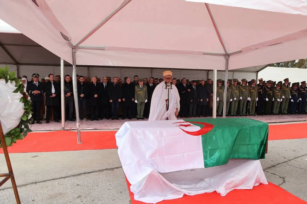 前总统、革命战士利亚明·泽鲁瓦尔遗体安葬于巴特纳布祖拉尼公墓