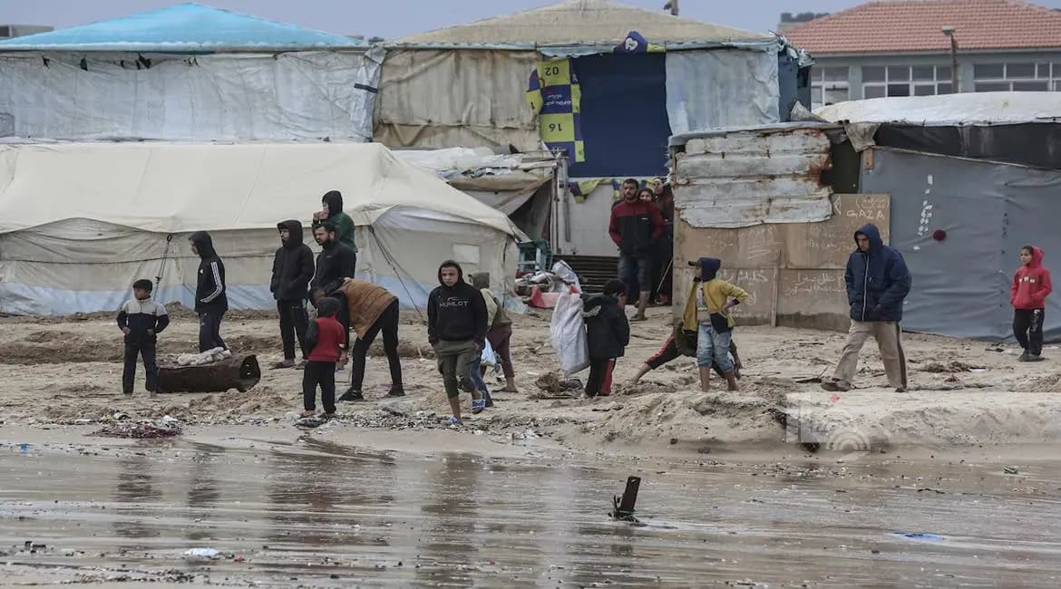 降雨导致加沙地带百分之90的安置中心和帐篷被淹