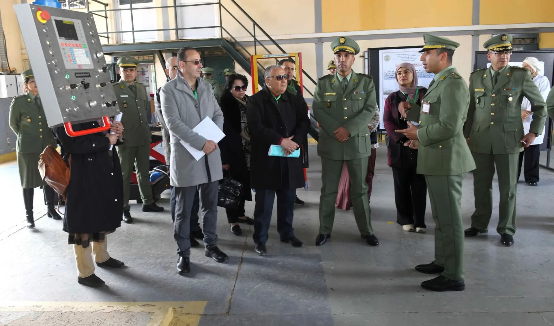 第二军事区：为媒体举办物资军士学校参观活动