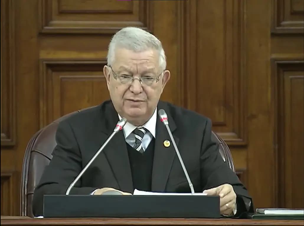 纳斯里先生高度评价《阿尔及利亚反殖民主义法》的内容