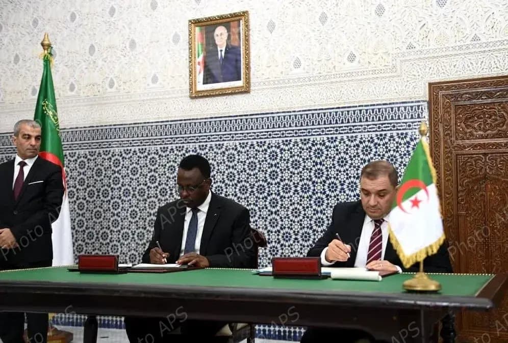 签署加强法律与司法合作的谅解备忘录