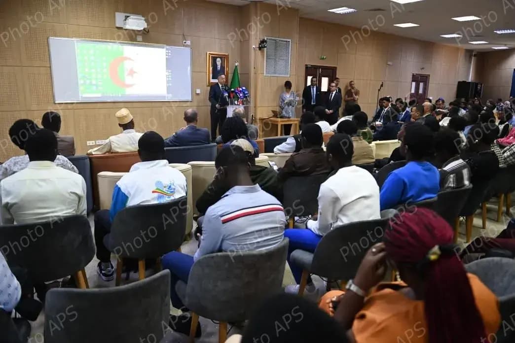 贝达里先生主持为国际学生启动远程电子支付服务