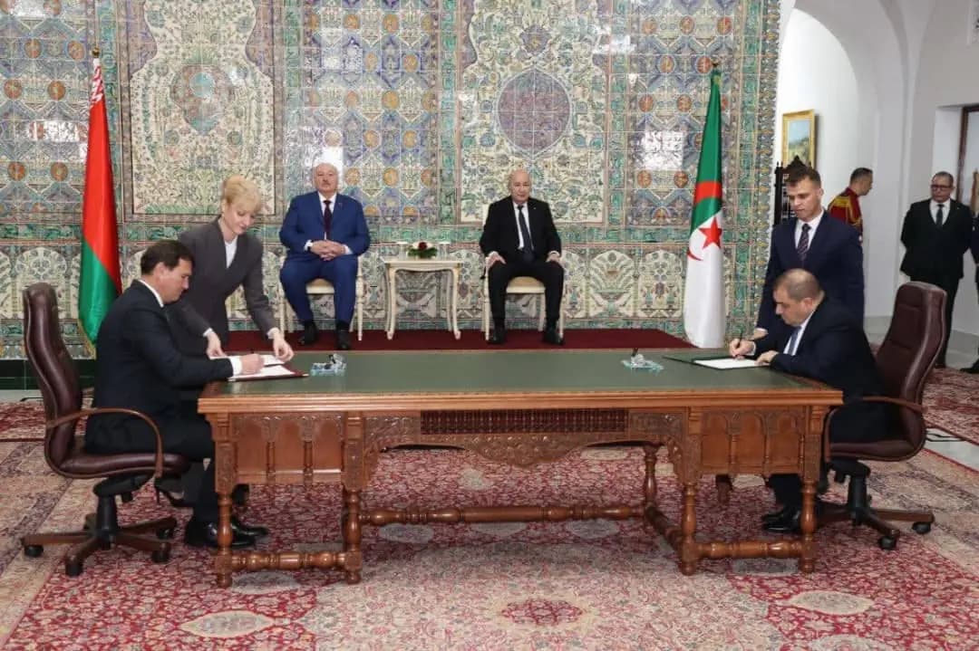 共和国总统与白俄罗斯总统共同主持谅解备忘录和合作协议签署仪式