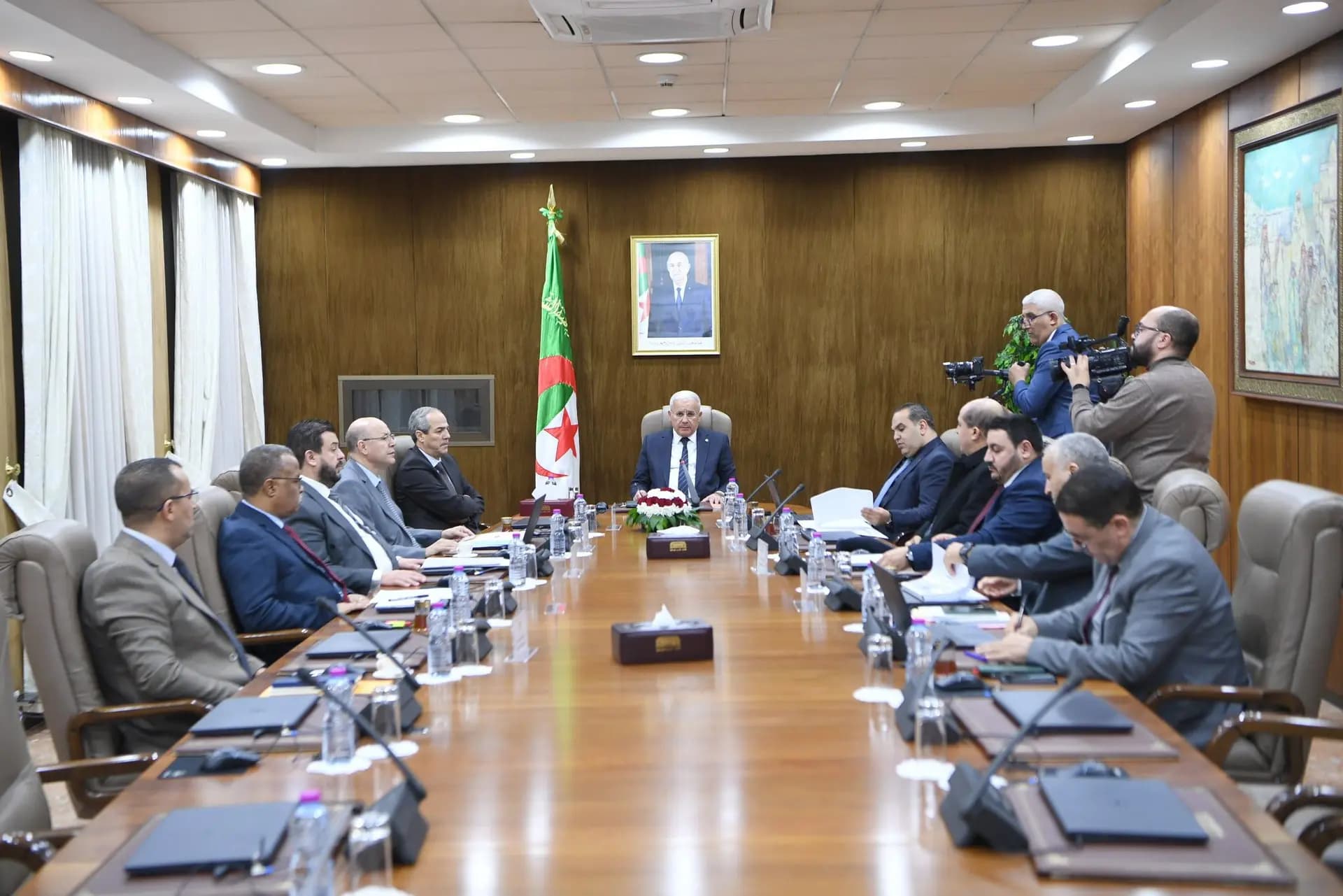 布加利先生主持全国人民代表大会办公会议