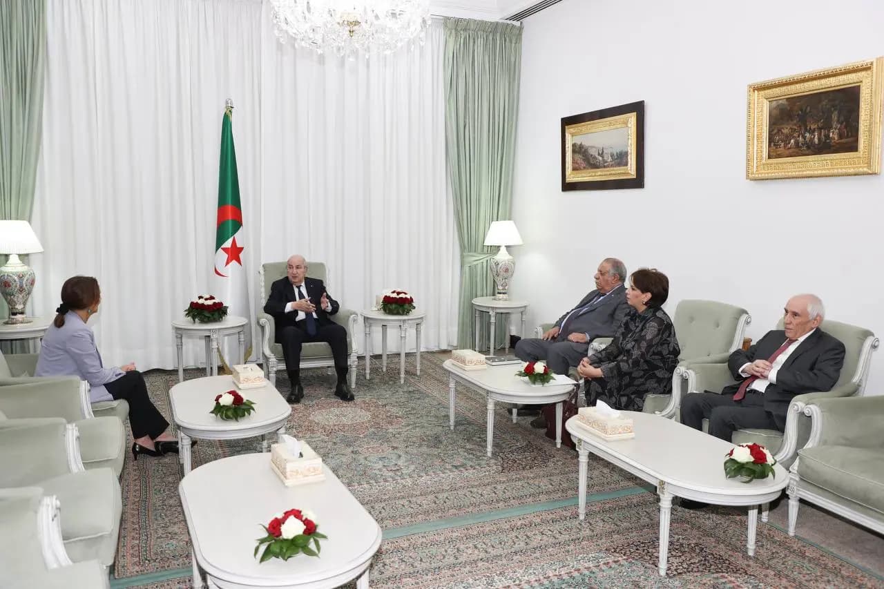 阿尔及利亚总统接见法阿协会主席西格兰·罗亚尔