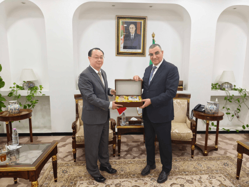 驻阿尔及利亚大使董广利拜会阿公共工程和基础设施部部长贾拉维