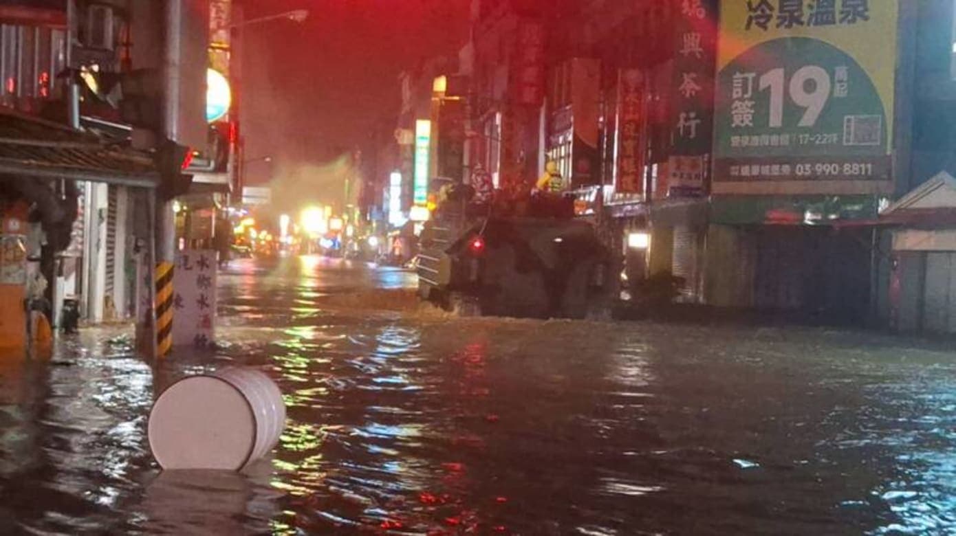 台湾因台风“凤王”疏散超过8300人