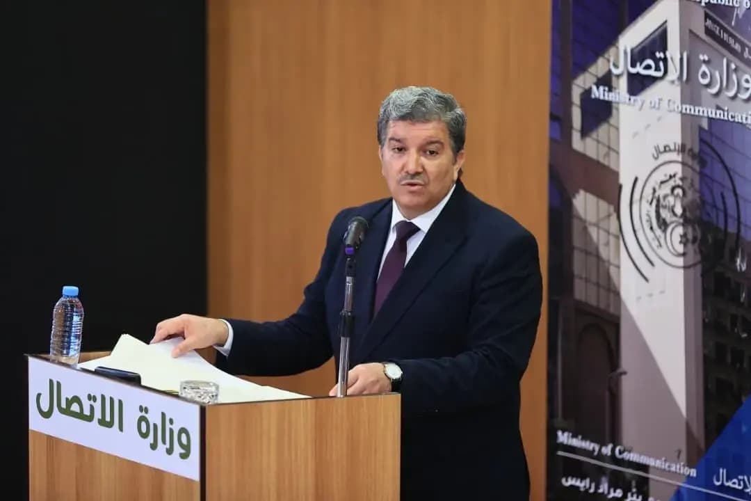 布阿马马部长呼吁关注教育问题的记者适应教育体系发展的新要求