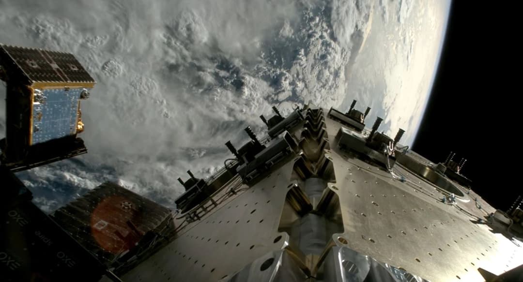 加拿大发射了 10颗卫星