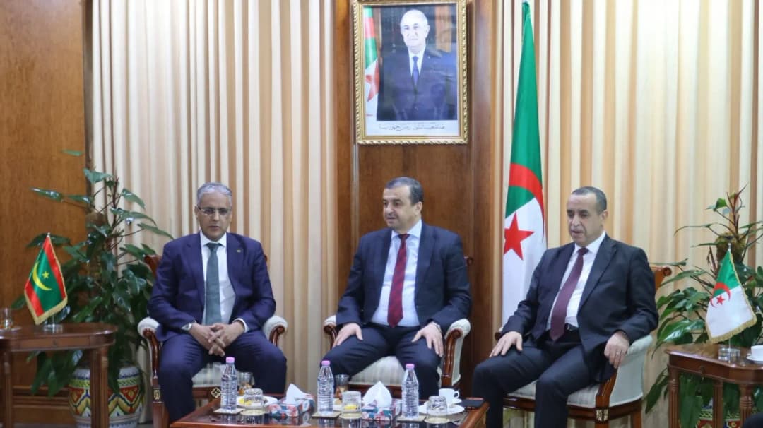 阿尔卡卜和阿贾勒部长会见毛里塔尼亚能源与石油部长
