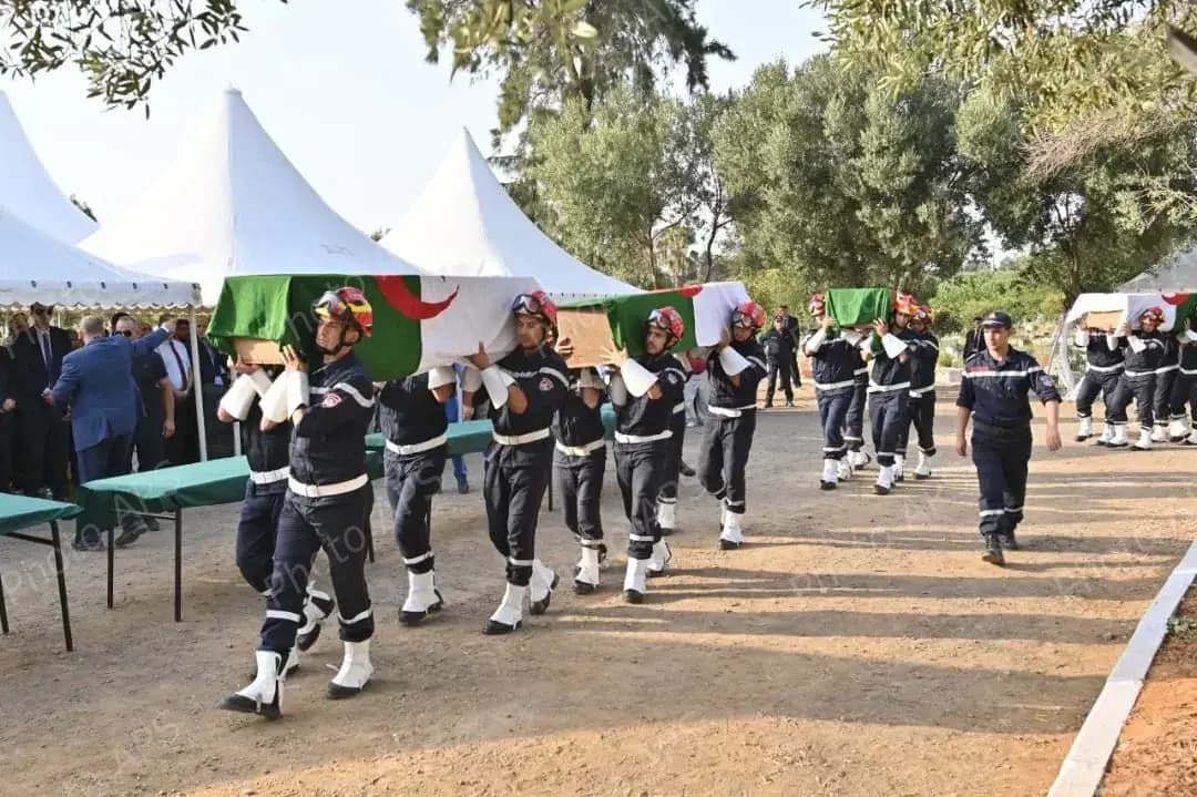 受共和国总统委托,总理携多名政府成员出席穆罕默迪亚儿童福利机构火灾遇难者葬礼