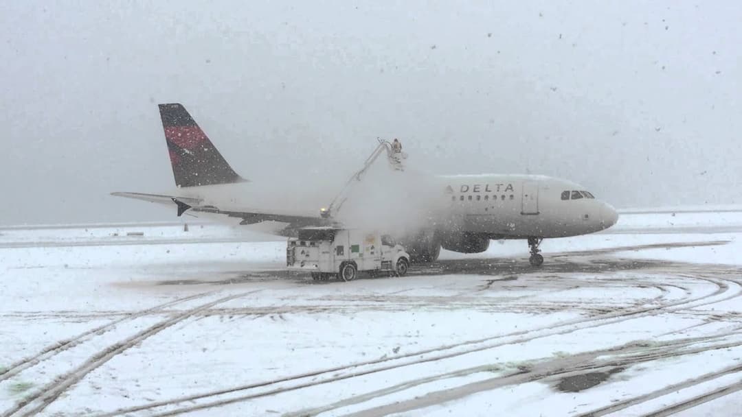 美国:受冬季风暴影响,逾1万架次航班延误