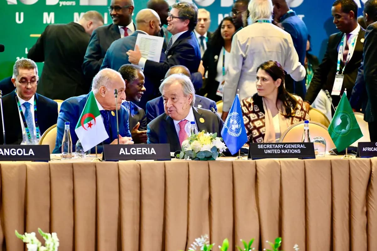 阿塔夫代表总统出席第七届非盟—欧盟峰会开幕式(罗安达)