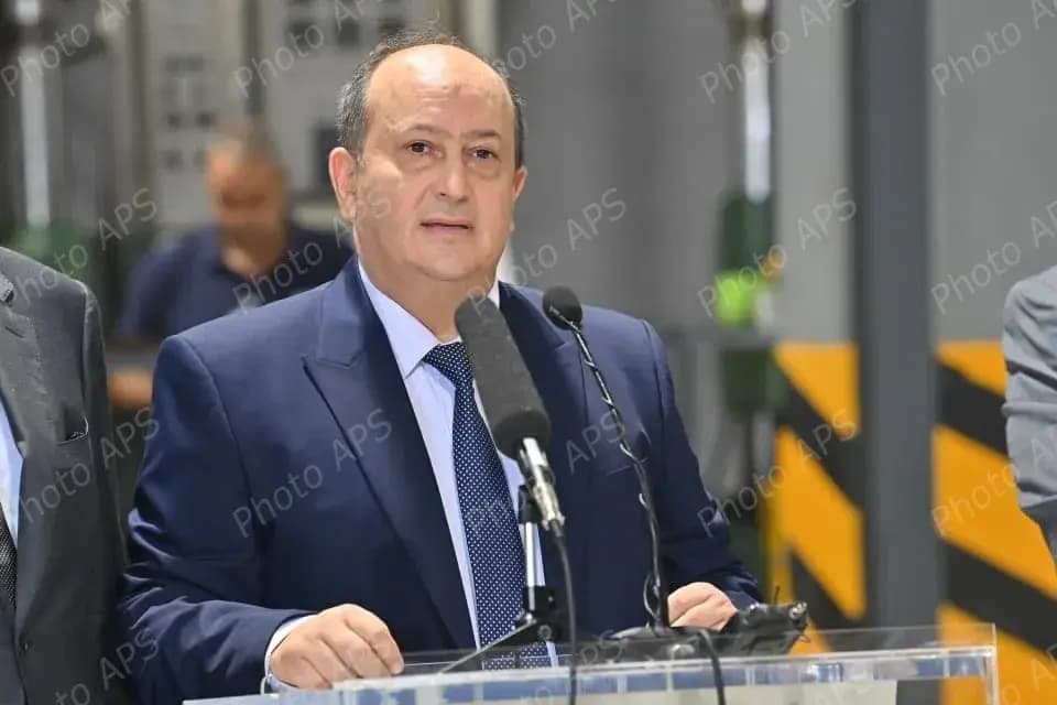 总理主持两项工业合作协议签署仪式