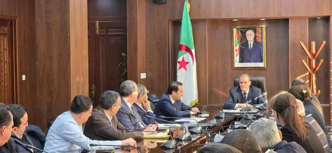 卡梅尔·雷齐格会见塑料行业经营者