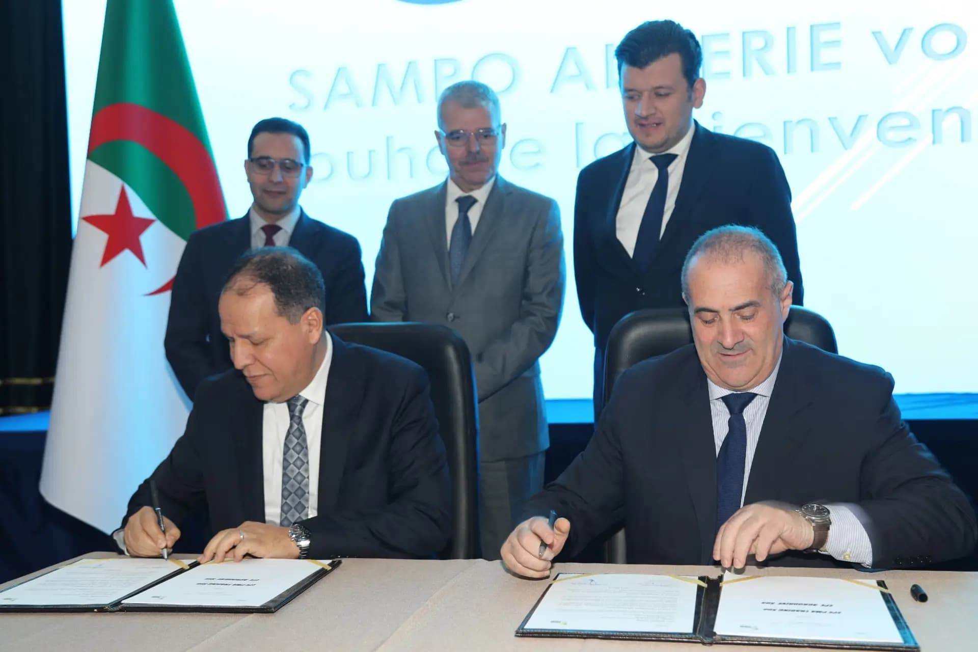 农业部长主持签署本地农业设备采购合作协议仪式