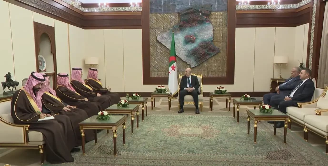 总统会见沙特阿拉伯王子阿卜杜勒阿齐兹·本·苏德·本·纳伊夫·本·阿卜杜勒阿齐兹·阿勒沙特