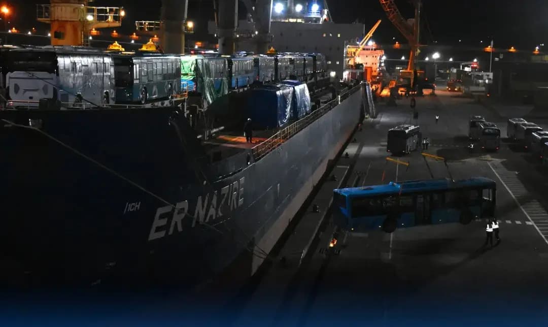 军工发展企业在吉杰勒省杰恩杰恩港接收420辆公交车