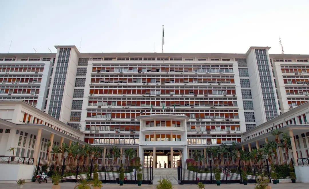 各省省长继续开展实地考察,了解发展项目推进情况