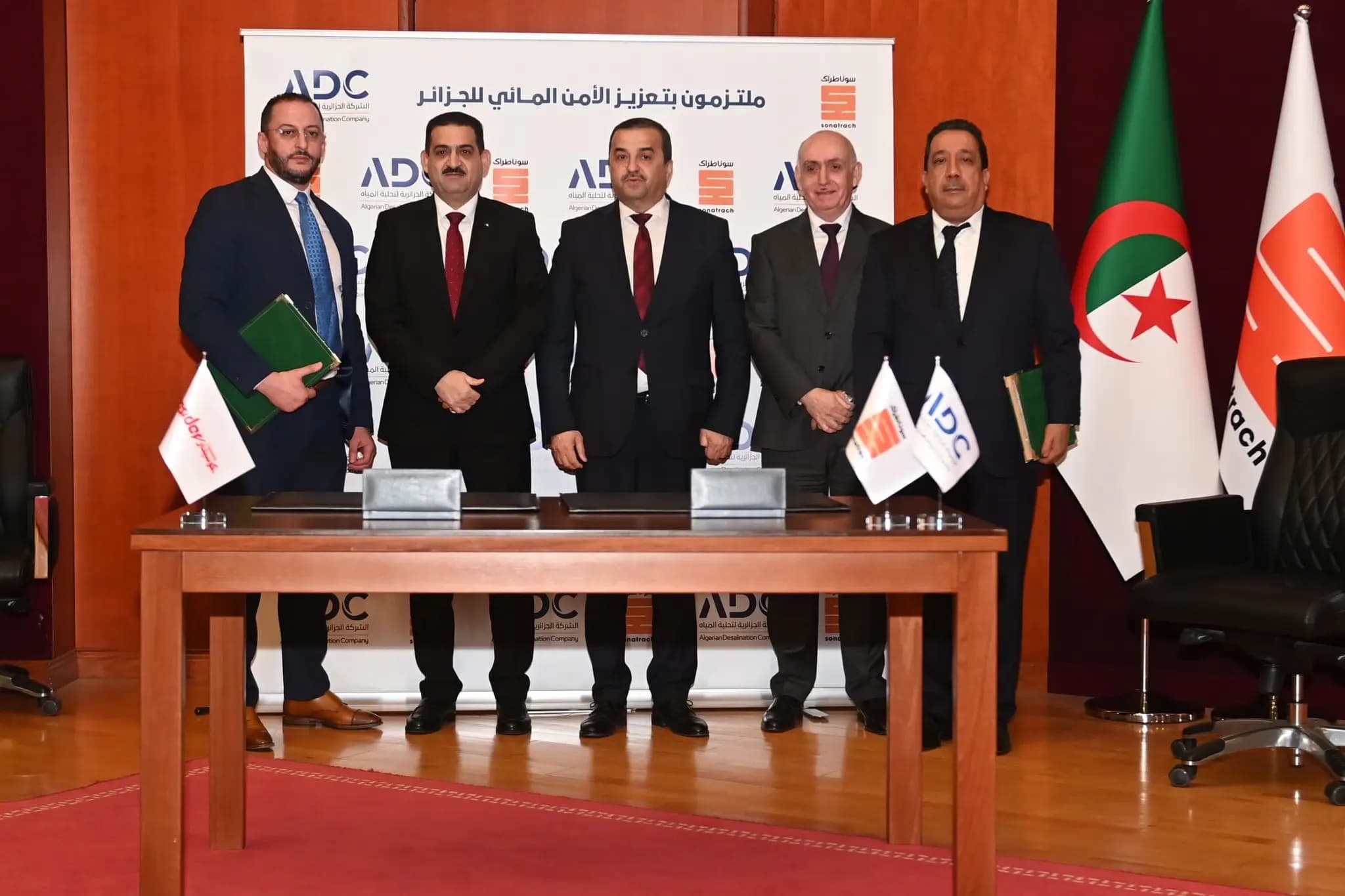 签署建设三座海水淡化厂的合同 索纳特拉克集团