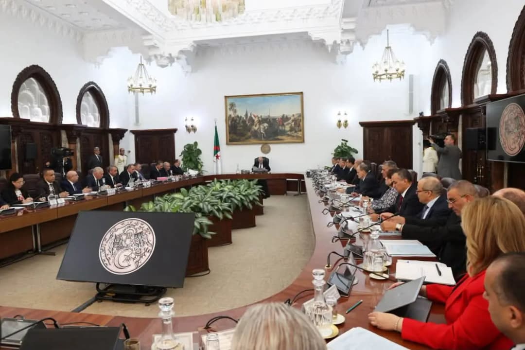 阿尔及利亚共和国总统
部长会议