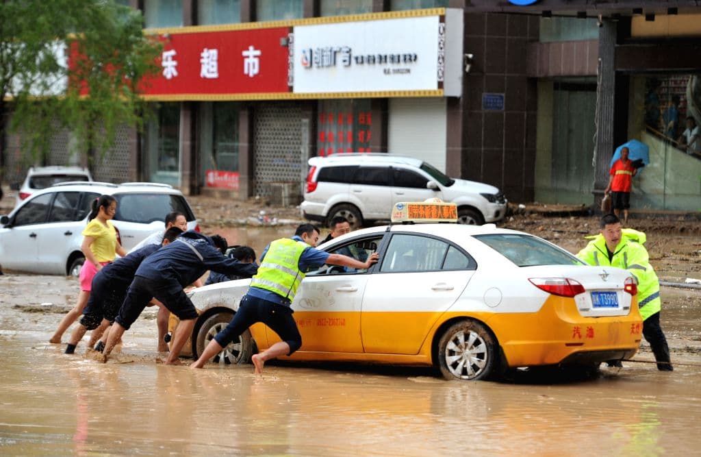 中国:西北地区遭遇强降雨 数万人紧急疏散