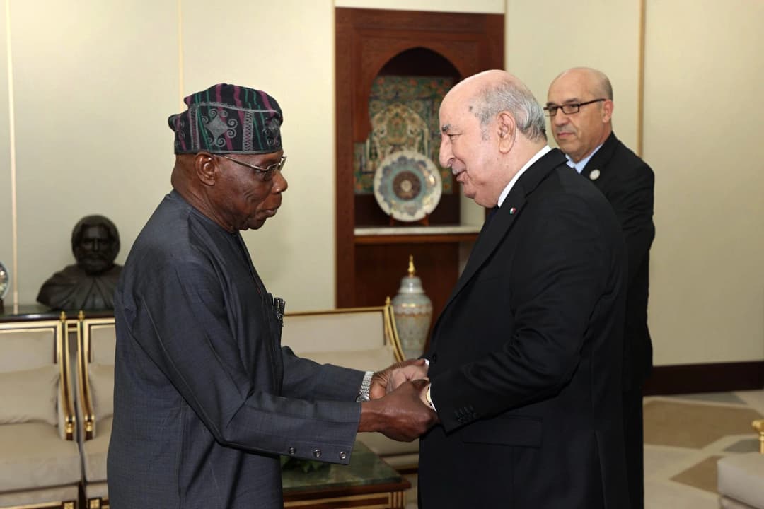 President Tebboune receives former Nigerian president, chairman of IATF Advisory Council at El Muradia Palace