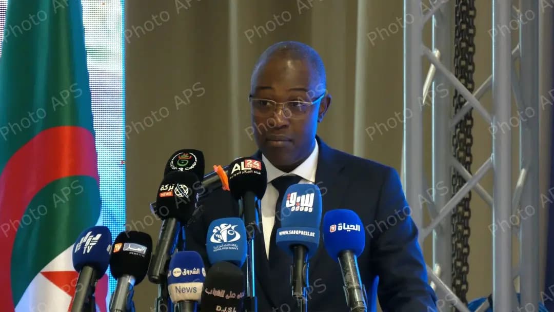 Hidaoui inaugurates Arab Youth Forum on Peace, Security
ALGIERS - The Minister of Youth in charge of the Supreme Council for Youth, Mustapha Hidaoui, inaugurated on Saturday in Algiers the "Arab Youth Forum on Peace and Security," in the presence of government officials and Arab ministers.
 This event, organized by the Ministry of Youth in partnership with the United Nations Development Program (UNDP) in Algeria under the theme "Partners in Peace: Youth Shaping the Future," serves as a platform bringing together young talents and experts from across the Arab world to explore ways of "enhancing the role of youth in promoting a culture of peace and security." 
In an address, Hidaoui stated that Algeria’s hosting of the forum aligns with the "Arab Strategy on Youth, Peace and Security, and comes at a regional and international context marked by growing challenges, thereby reflecting a collective will to strengthen the role of youth as a key partner in consolidating peace and security." 
He added that the event, held under the aegis of the Arab League, underscores the "importance of implementing the Arab Strategy on Youth, Security, and Peace, moving from commitments to practical action by empowering youth and involving them in decision-making." 
Hidaoui further highlighted that by hosting the forum, Algeria reaffirms "its steadfast commitment to supporting joint Arab efforts and promoting a participatory approach that positions youth as a central pillar for achieving security and sustainable development." 
Attending the event, Natasha van Rijn, UNDP Resident Representative in Algeria, commended Algeria’s "leading role" in empowering youth and enhancing their participation in peace and security initiatives. She emphasized "the importance of partnership with the Ministry of Youth as a key pillar in supporting youth initiatives and expanding avenues of cooperation, particularly at the Arab and African levels, in coordination with the Arab League."
