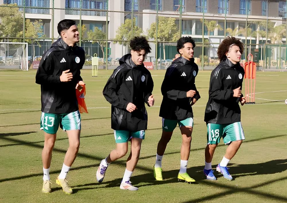 Football: Algeria's U-20s hold first training session in Cairo

