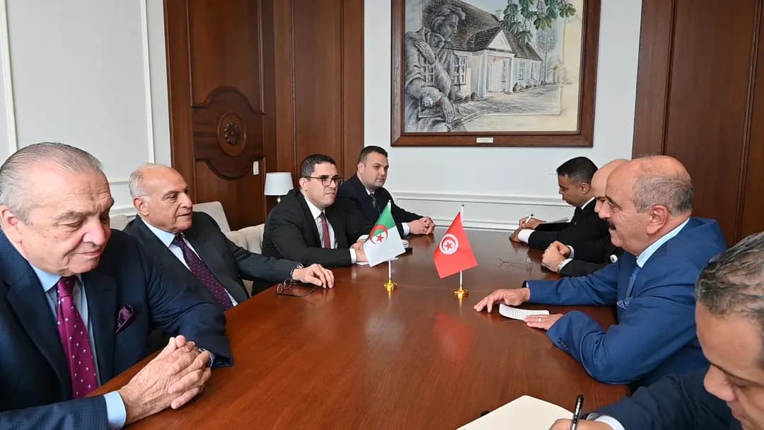 Attaf holds talks with Tunisian counterpart