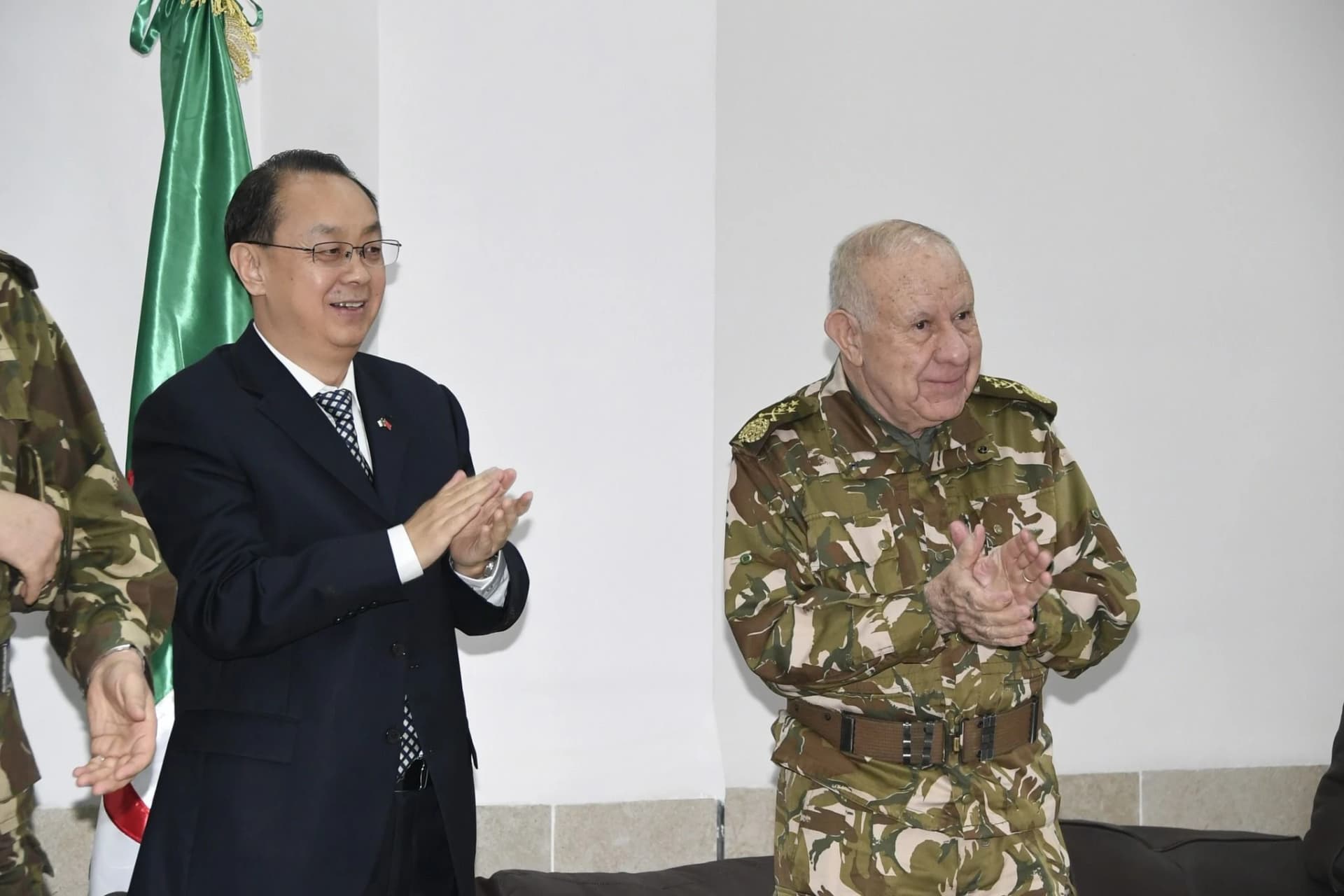 General Saïd Chanegriha follows launch of Alsat-3A satellite