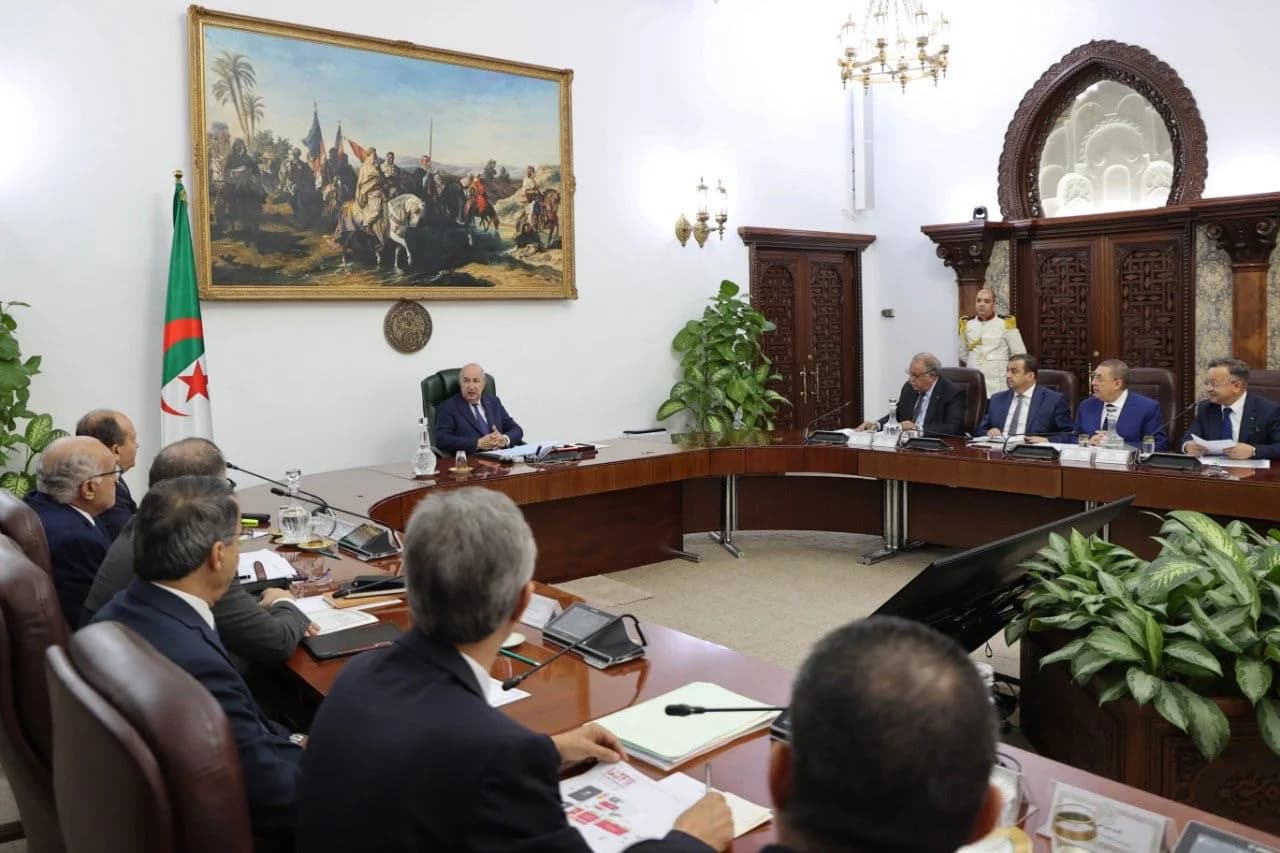 President Tebboune chairs a meeting 