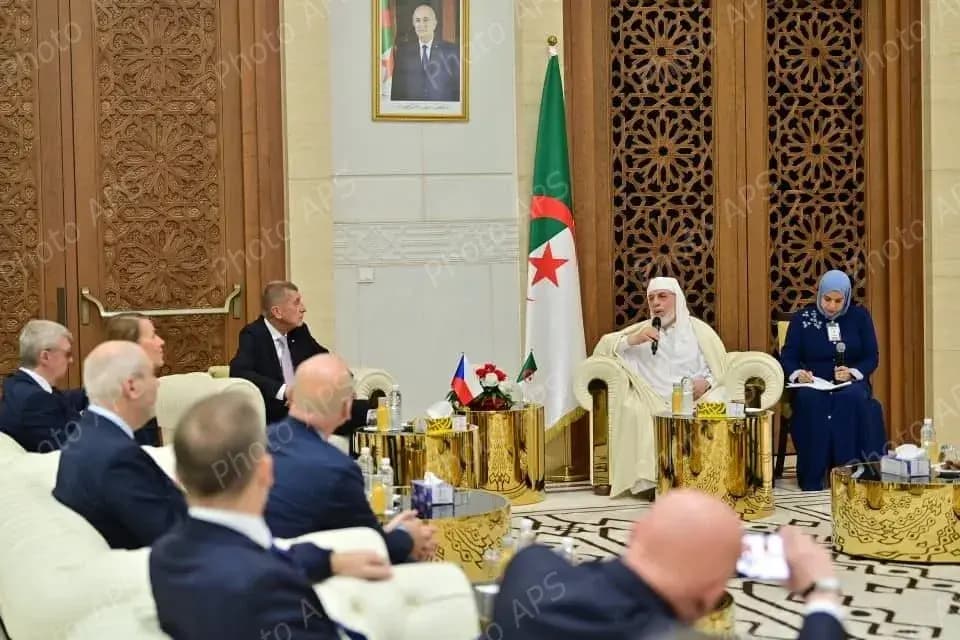 Czech PM visits Djamaâ El-Djazaïr
