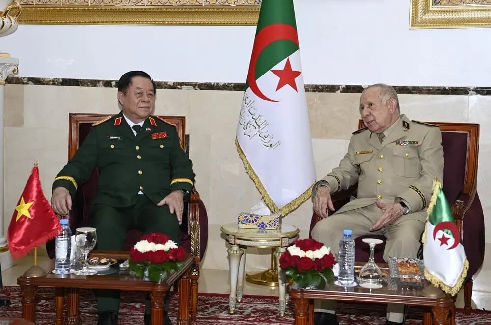 General Chanegriha receives Head of General Political Department of Vietnam People's Army